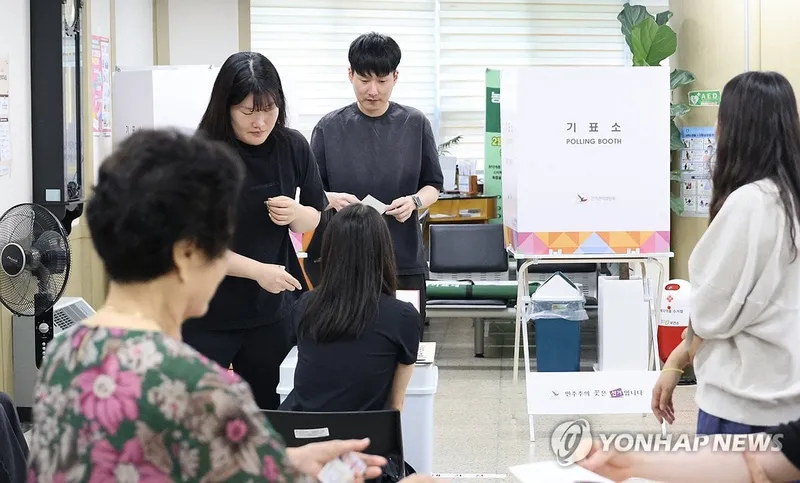 충북 대통령선거 투표율 77.3%…28년 만의 파문