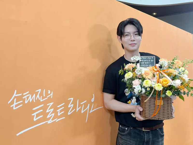 “특별한 선물이었다”…손태진, ‘손태진의 트로트 라디오’ 1주년→청취자와 뜨거운 하루 / 미스틱스토리