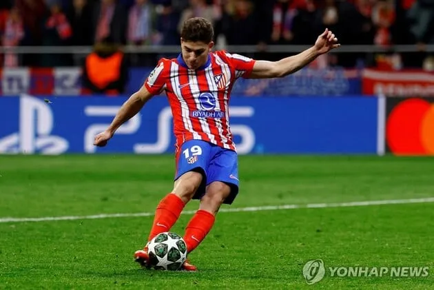 “더블 터치 PK 재시행 규정”…IFAB, UCL 논란 반영→규정 개정 단행