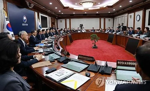 이재명 대통령, 동거정부 장기화 그림자…윤석열 정부 장차관 일괄 사표→국정 쇄신 시계 앞당기나