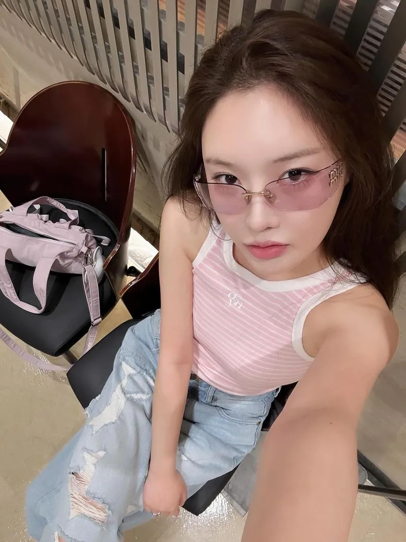 “분홍빛 여름 감성”…브브걸 민영, 청량한 지금→사복 센스의 설렘 / 걸그룹 브브걸 민영 인스타그램