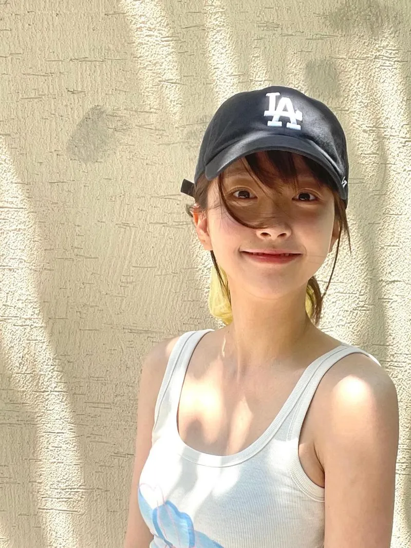 “자라나라 머리머리”…권아름, 햇살 아래 미소→초여름 소녀의 싱그러움 / 배우 권아름 인스타그램