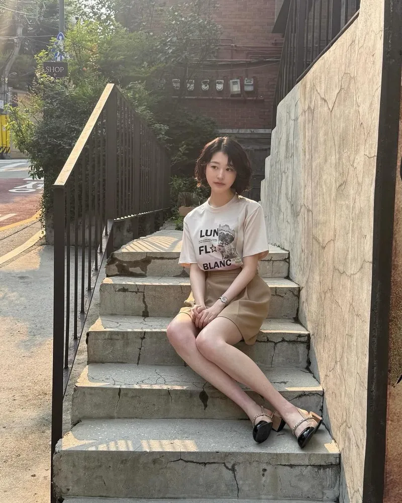 “왔다고 말하는 순간”…장다아, 여름 햇살 속→청순한 오후의 여운 / 배우 장다아 인스타그램