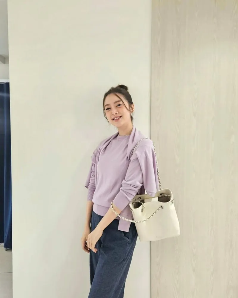 “보라빛 설렘을 머금고”…우혜림, 햇살 속 미소→여름 산뜻美 가득 / 걸그룹 원더걸스 우혜림 인스타그램