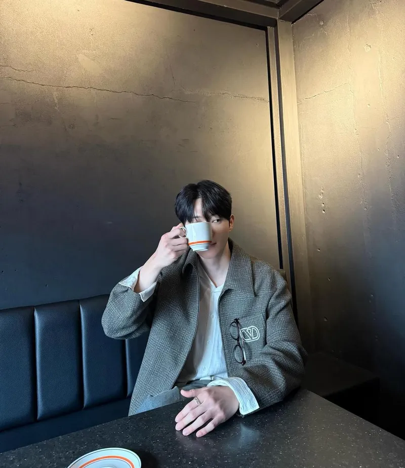 “느긋하게 흐르는 오후”…국동호, 고요한 시선→잔잔한 아우라 / 솔로지옥4 출연자 회계사 국동호 인스타그램