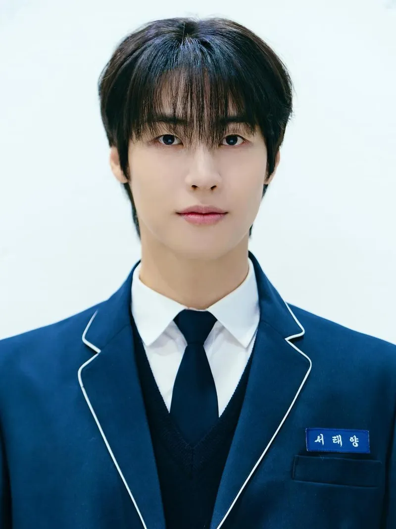 “오늘도 사계의봄과 행복해버리기”…이승협, 단정한 교복 스타일→순수 감성 폭발 / 그룹 엔플라잉 이승협 인스타그램