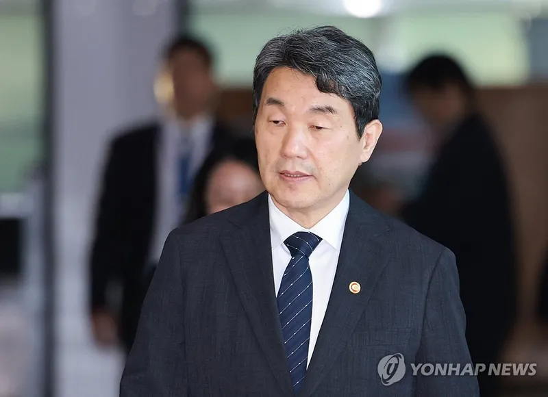 이재명 대통령에 국무위원 전원 사의 표명…이주호 움직임에 정부 동요→후임 인선 관측