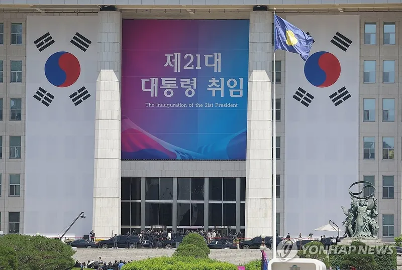 “위성락·강유정→손솔·최혁진 승계로 지형 변화”...더불어민주당, 비례의원 물갈이 속세대 바람→최연소 의원 배출
