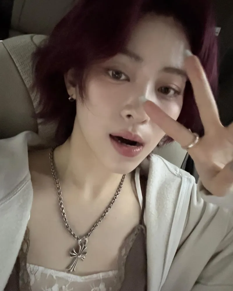 “차분함 속의 자유”…류진, 짧은 머리→여름 감성 폭발 / 걸그룹 있지 류진 인스타그램