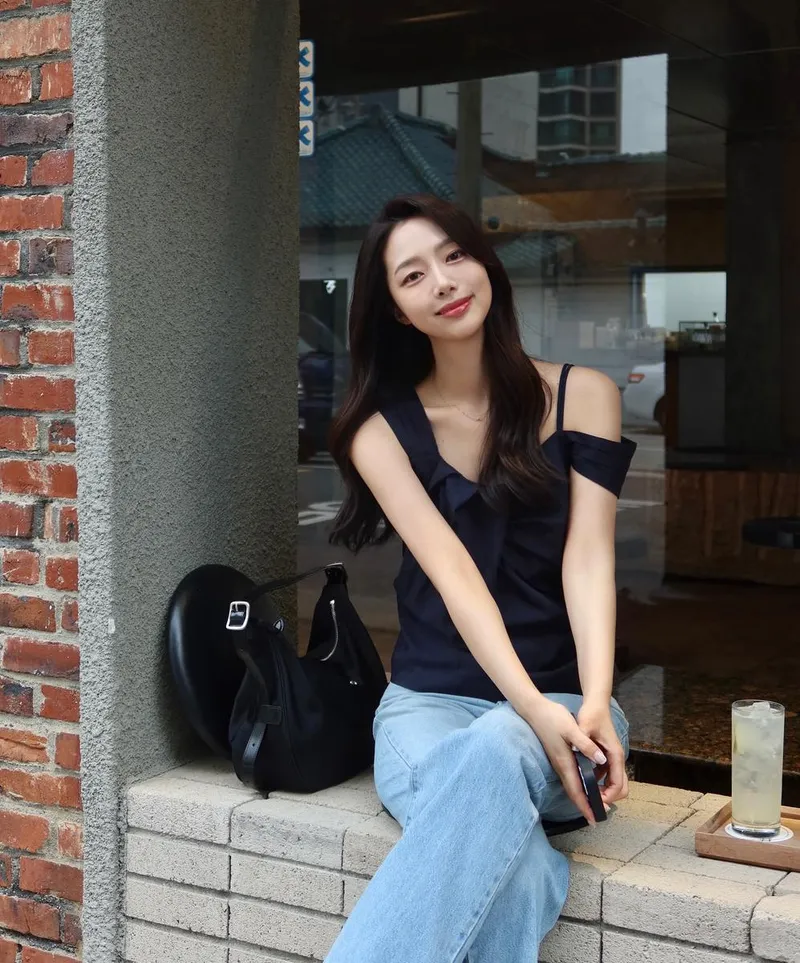“서울의 완벽한 오후”…조서연, 미소 머금은 여름→잔잔한 여운 / 아나운서 조서연 인스타그램