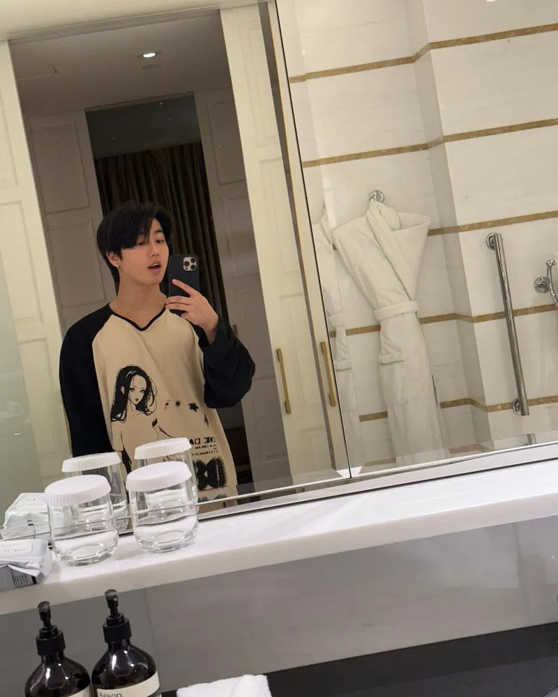 “Just the Two of Us”…한지성, 호텔 속 고요한 여운→일상 속 청량 감성 / 그룹 스트레이키즈 한지성 인스타그램