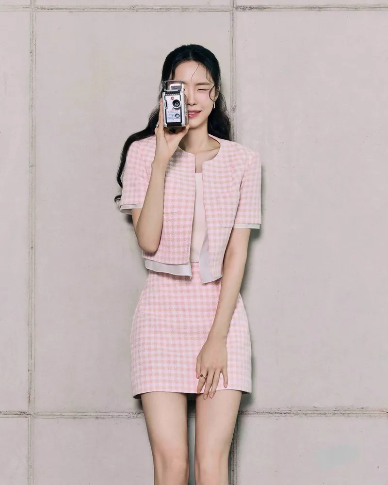 “사소한 장난에 마음 기댔다”…손나은, 빈티지 감성→청초한 미소 속 반전 / 배우 손나은 인스타그램