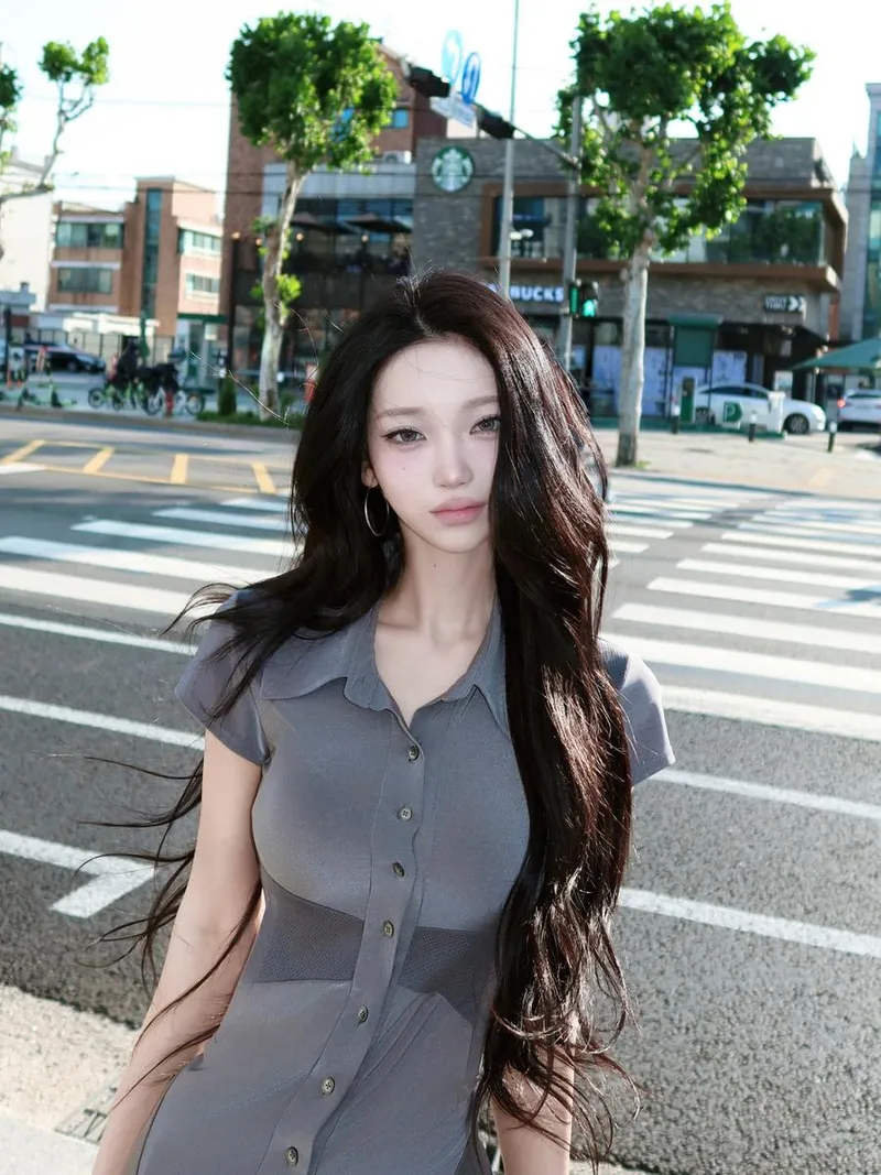 “햇살 아래 빛나는 시선”…임윤서, 싱그러움 속 압도적 존재감 / 모델 임윤서 인스타그램
