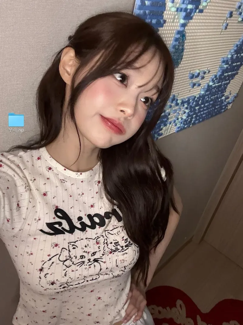 “고요함에 기대 잠시”…츄, 이른 여름밤→따스한 셀피 속 쉼표 / 가수 츄 인스타그램