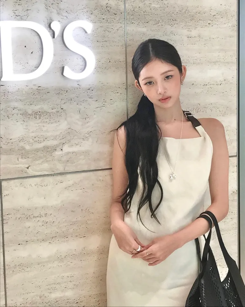“토즈와 시작하는 나의 여름”…아이브 레이, 고요한 시선→새 계절 감각 전환 / 걸그룹 아이브 레이 인스타그램