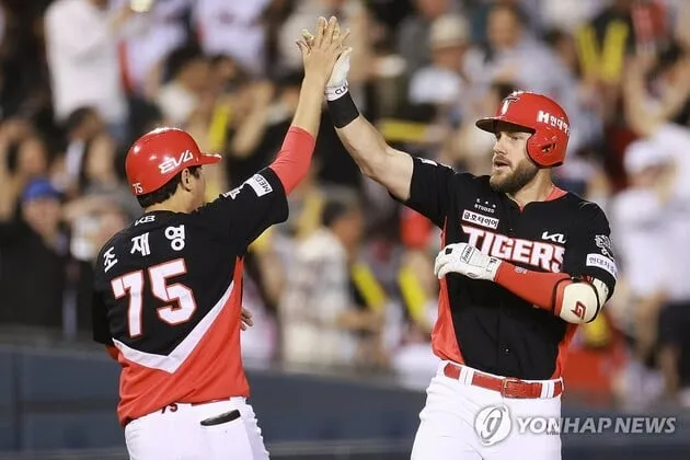 “3연승 질주”…KIA, 위즈덤 홈런포→두산전 8-3 승리