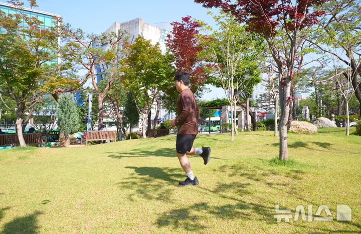 달리기 관절 손상 위험…고관절 질환 경고음→국민 러닝 건강관리 전환점