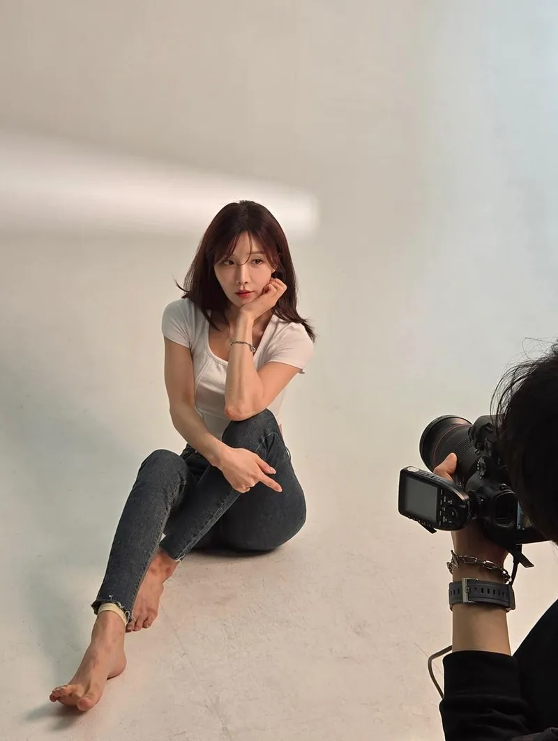 “아주 작은 빛에도 흔들리죠”…조현영, 고요한 초여름→청초한 화보의 순간 / 걸그룹 레인보우 조현영 인스타그램