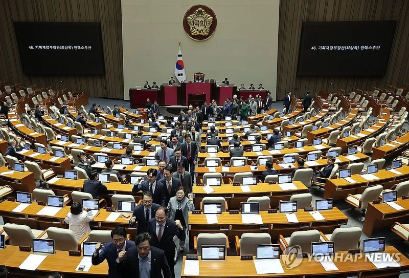 더불어민주당 3대 특검법·검사징계법 강행…국민의힘 반발 분출