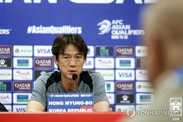 “필승 의지 강조”…홍명보 감독, 이라크 원정 승점 다짐→월드컵 본선 눈앞 / 연합뉴스