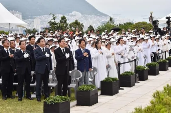 부산시, 제70회 현충일 중앙공원 물들이다