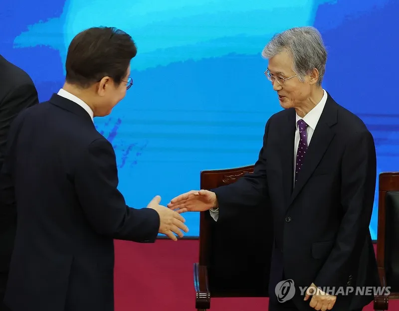 “조희대, 대법관 증원논쟁 ‘백년대계’ 강조”…국회 법사위 독주→사법개혁 향방 촉각