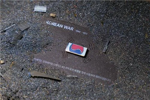 K9 자주포 철이 태극기 배지로 부활