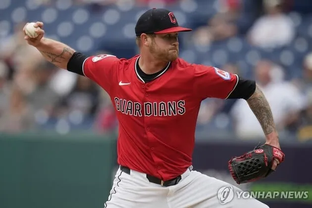 “시즌 아웃 확정”…라이블리, 팔꿈치 수술→MLB 장기 재활 돌입