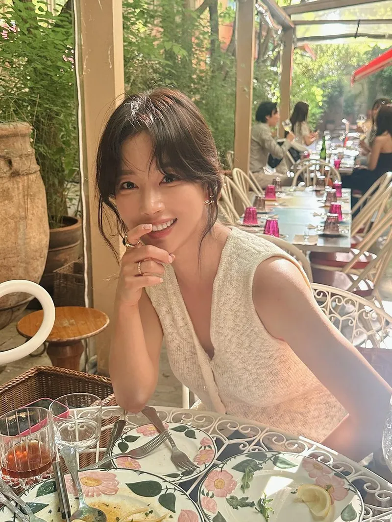 “날씨 완벽”…기은세, 초여름 테라스→청초한 미소로 압도 / 배우 기은세 인스타그램
