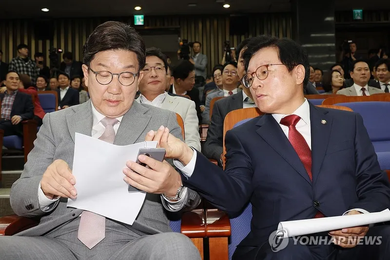 민주당 법안 강행에 분노 치솟아
