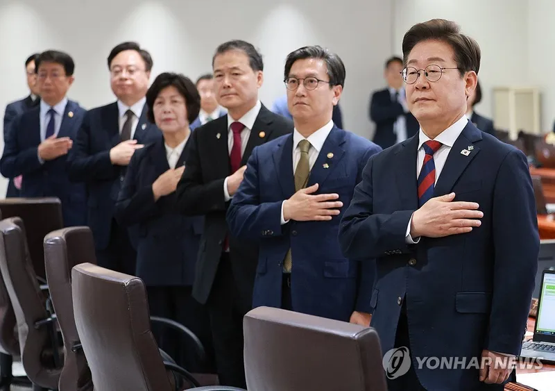 “이재명, 장관들과 도시락 회의로 첫 국무 데뷔”…대통령실, 어색함 뚫고 소통 강조→국민중심 국정 가동