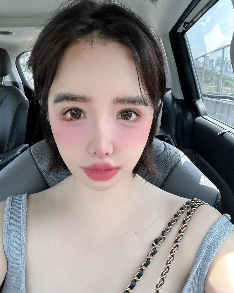 “박봄 드라이브 하는중”…박봄, 초여름 햇살 아래→맑은 얼굴의 여운 / 걸그룹 2NE1 박봄 인스타그램