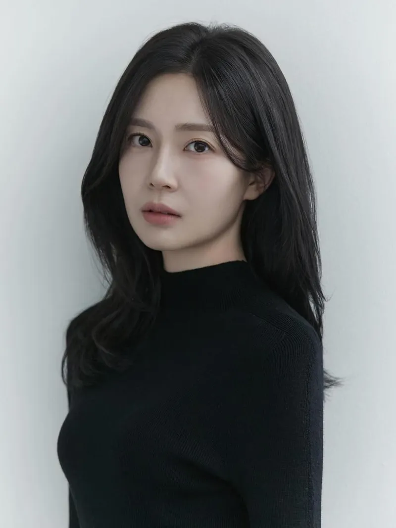 “차분한 눈빛에 담긴 새로운 시작”…백진희, 정적 울림→고요한 시선의 힘 / 배우 백진희 인스타그램