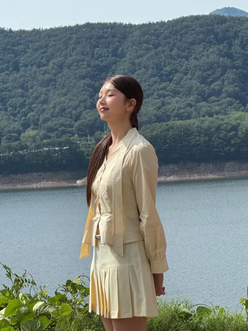 “그대들의 모든 발걸음이 눈부시길”…케이시, 여름 햇살 아래 미소→평온함 가득 / 가수 케이시 인스타그램