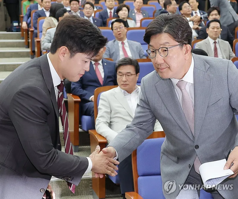 국민의힘 비대위 전원 사의 표명…김용태, 거취에 숙고→정당 쇄신 향한 중대 기로