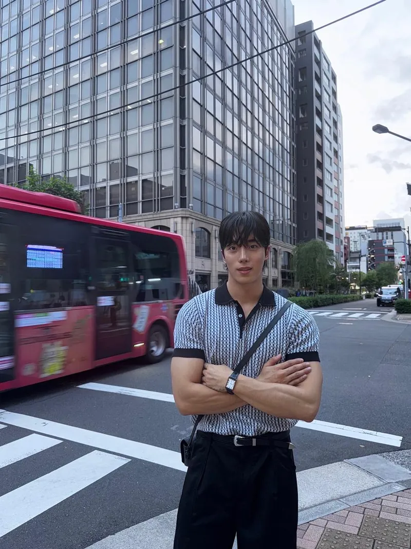 “생맥주가 좋아요”…권기하, 도시 감각→여유로운 초여름 산책 / 솔로지옥4 출연자 유튜버 권기하 인스타그램