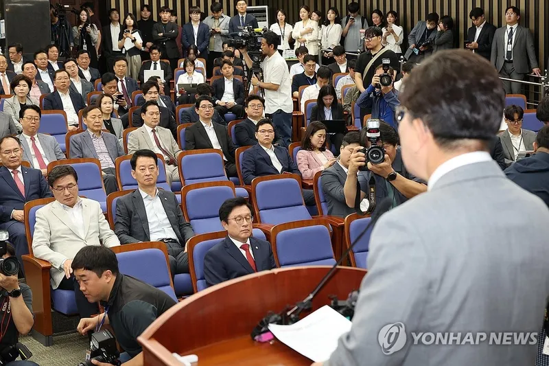 국민의힘 새 원내대표 선출전…계파 갈등 속 중진 고심→소수야당 재편, 향후 당 행로 촉각