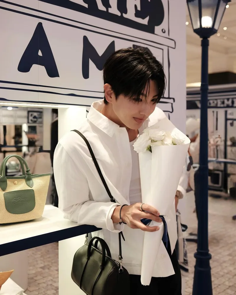 “파리의 감성과 함께”…이경환, 플로리스트 무드→감각적 순간 포착 / 도예가 이경환 인스타그램