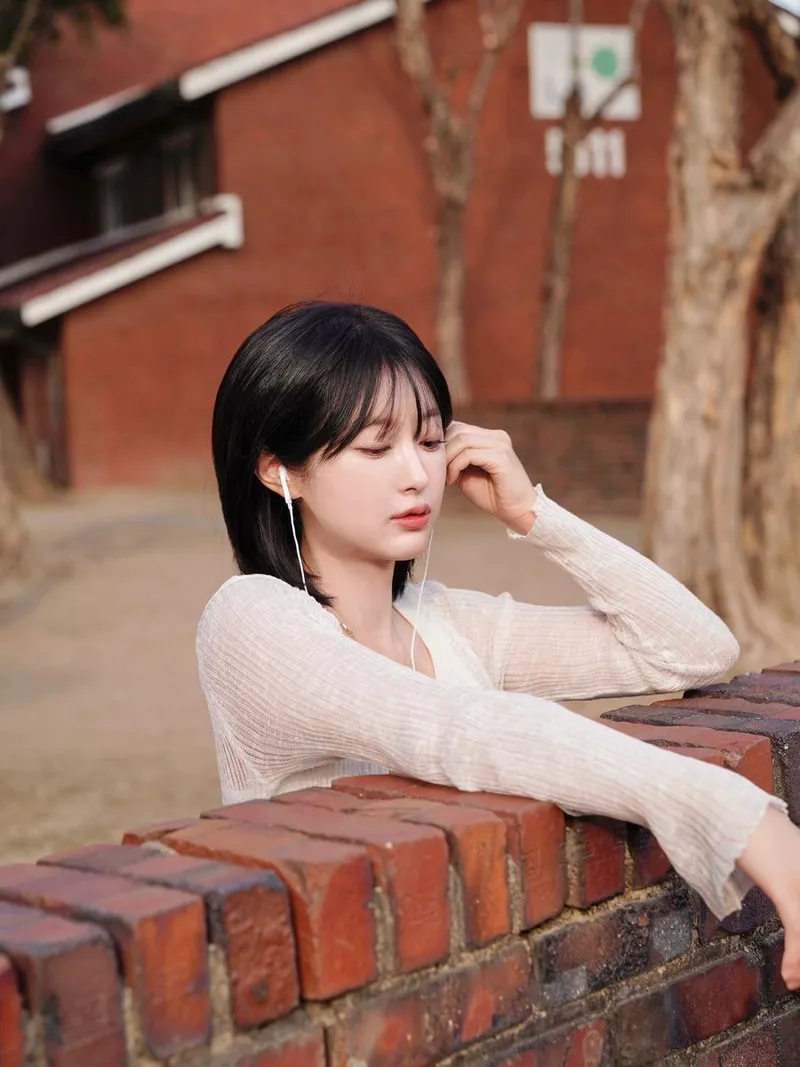 “눈 내리듯 고요한 오후”…최수진, 여름 초입→담담한 청순미 / 나는 솔로 25기 영자 최수진 인스타그램