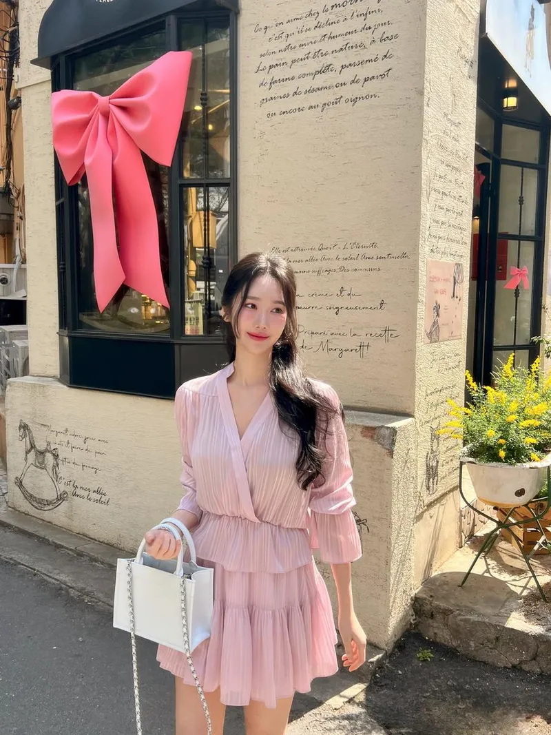 “은은하게 빛나는 오후”…임시연, 로맨틱 플리츠→설렘 가득 여름 산책 / 커플팰리스2 출연자 임시연 인스타그램