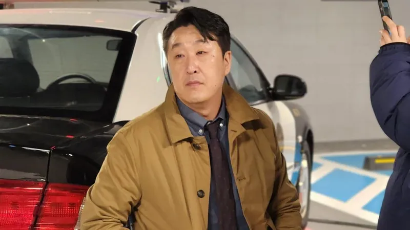 “디즈니플러스 나인퍼즐 만관부”…현봉식, 무게감 속 깊어진 눈빛→깊은 여운 / 배우 현봉식 인스타그램