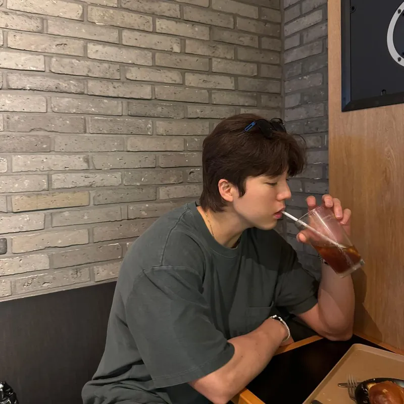 “오랜만에 희두잇”…남희두, 홀가분한 여유→카페 감성 한가득 / 환승연애2 출연자 남희두 인스타그램
