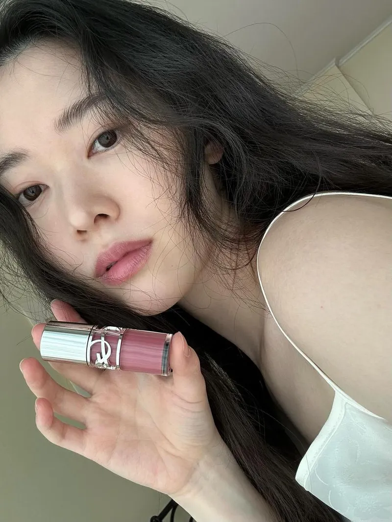 “유리 너머 번진 부드러움”…정이서, 몽환 속에서→매혹적 시선 압도 / 배우 정이서 인스타그램