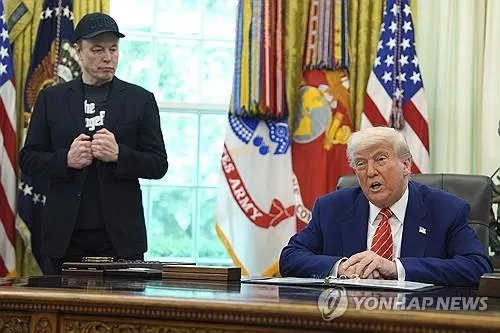 5월 30일 백악관 회견에 자리한 트럼프 대통령과 일론 머스크 / 연합뉴스