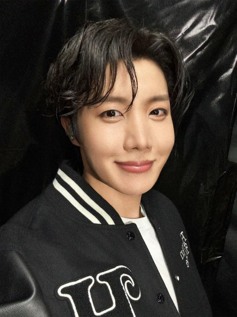 방탄소년단 제이홉, ‘월드투어 라이브뷰잉’ 1회 상영으로 “美 박스오피스 톱10 진입”