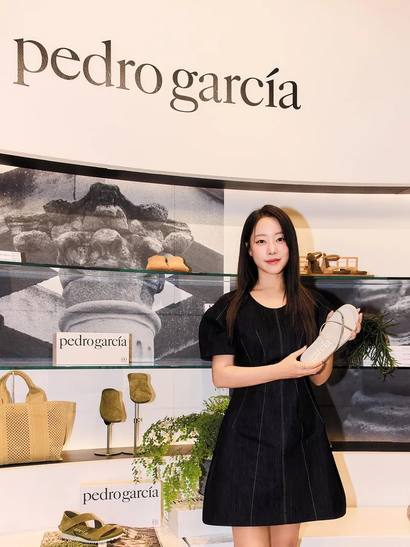 “너무 행복했던 시간”…고우리, 여름 향기 속 반짝임→샌들 취향저격 / 배우 고우리 인스타그램