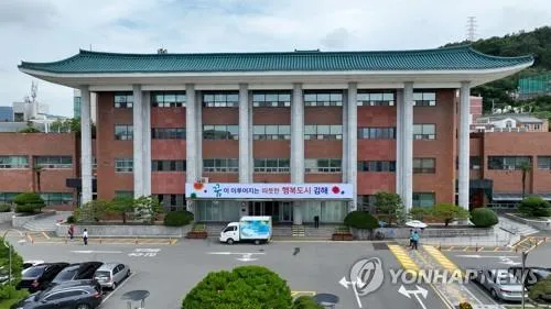 김해시 현충일 추모…홍태용 시장, 국가유공자 예우 약속→추념의 물결 속 호국정신 되새겨