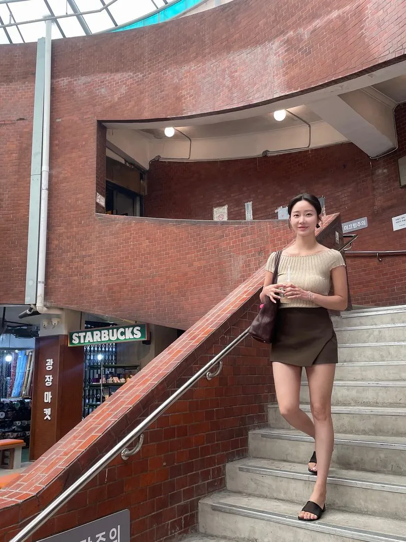 “나들이”…한그루, 잔잔한 미소→도심 산책 감성 / 배우 한그루 인스타그램