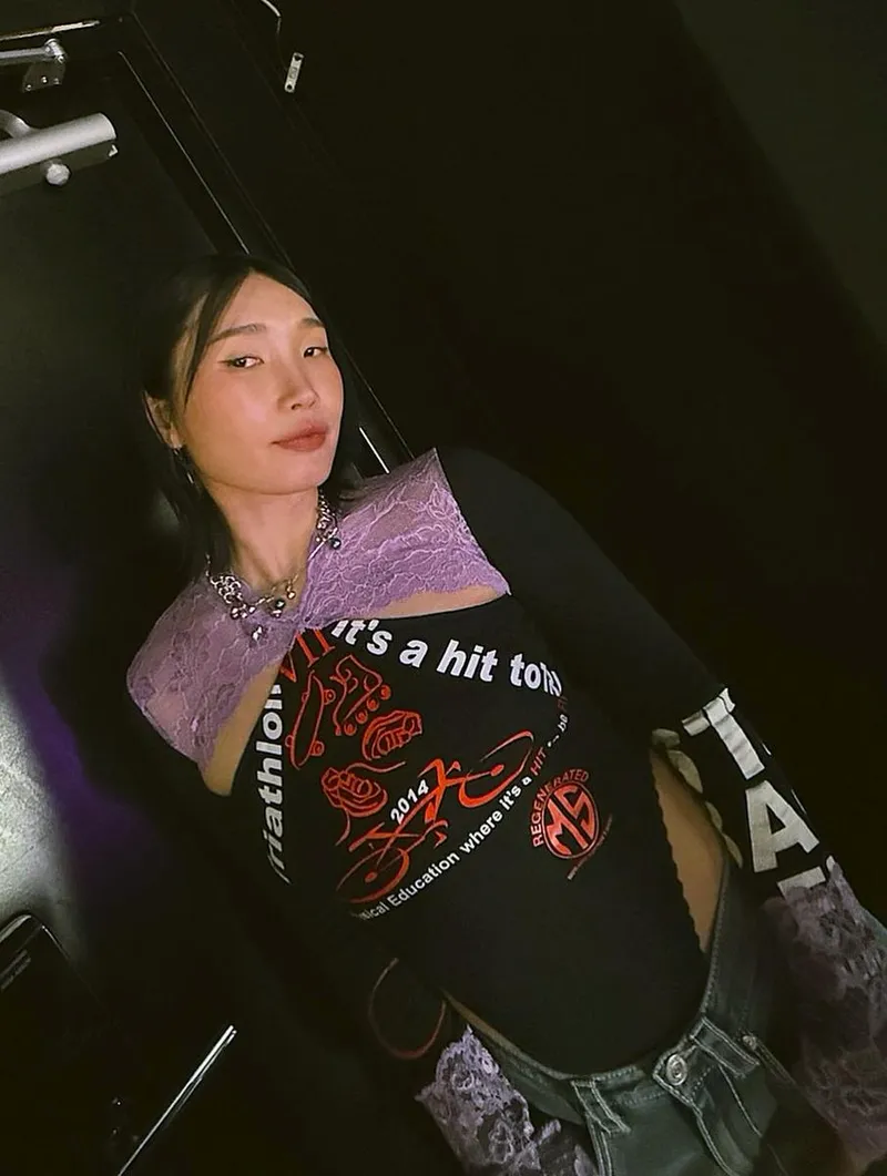 “시간이 너무 빨리가버려”…립제이, 강렬한 시선→감각적 스타일 관능