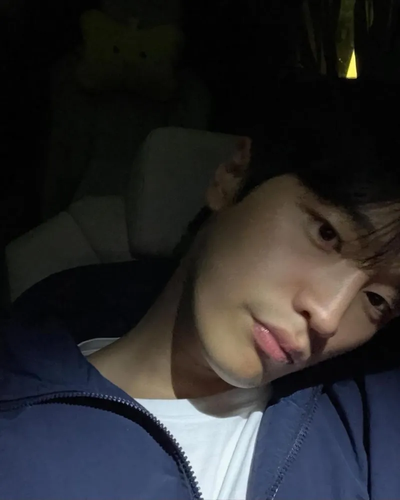 “강윤기”…김도완, 어둠 속 깊어진 눈빛→고요함의 여운 / 배우 김도완 인스타그램